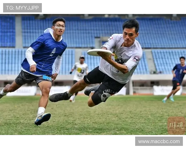 成都飞盘队在世界街舞大赛中的默契配合与精彩表现点评